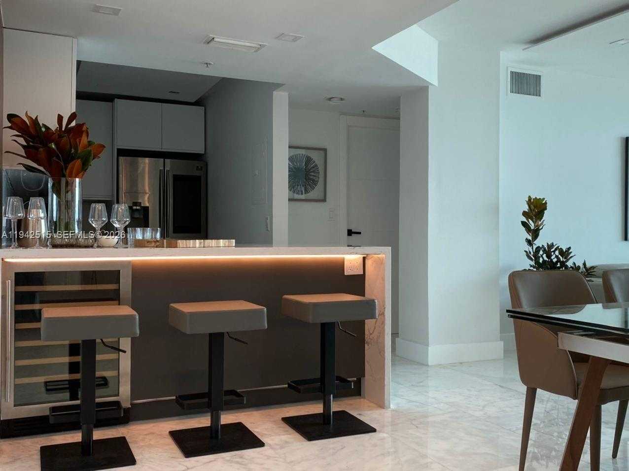 Small Image of 800 CLAUGHTON ISLAND DR #2002, Miami Number 26