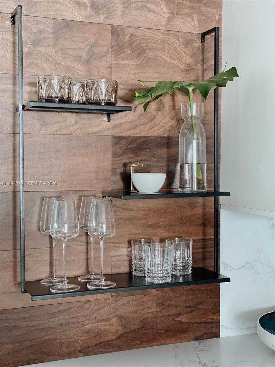 Small Image of 800 CLAUGHTON ISLAND DR #2002, Miami Number 29