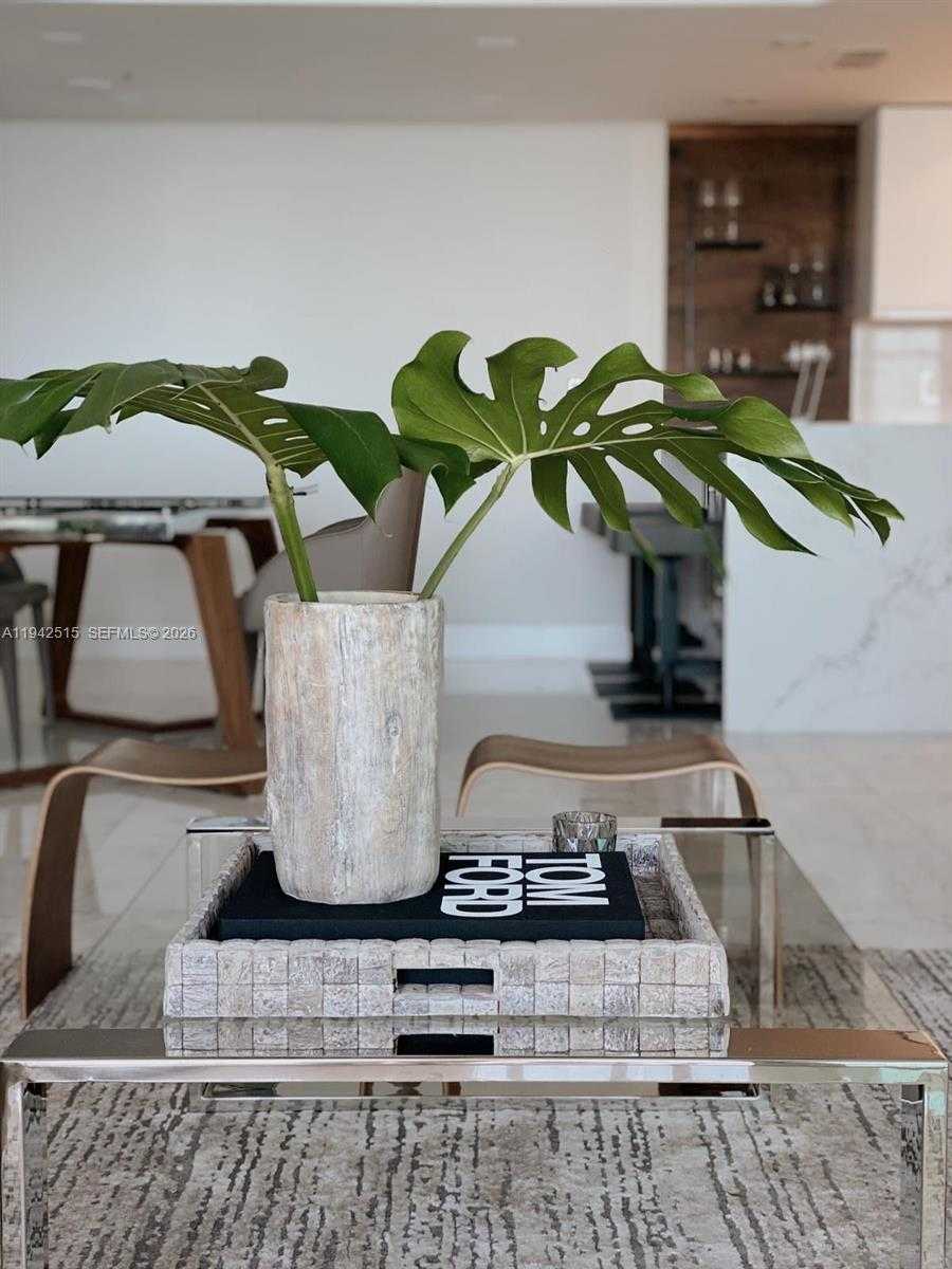 Small Image of 800 CLAUGHTON ISLAND DR #2002, Miami Number 30