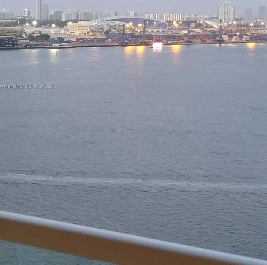 Small Image of 800 CLAUGHTON ISLAND DR #2002, Miami Number 33