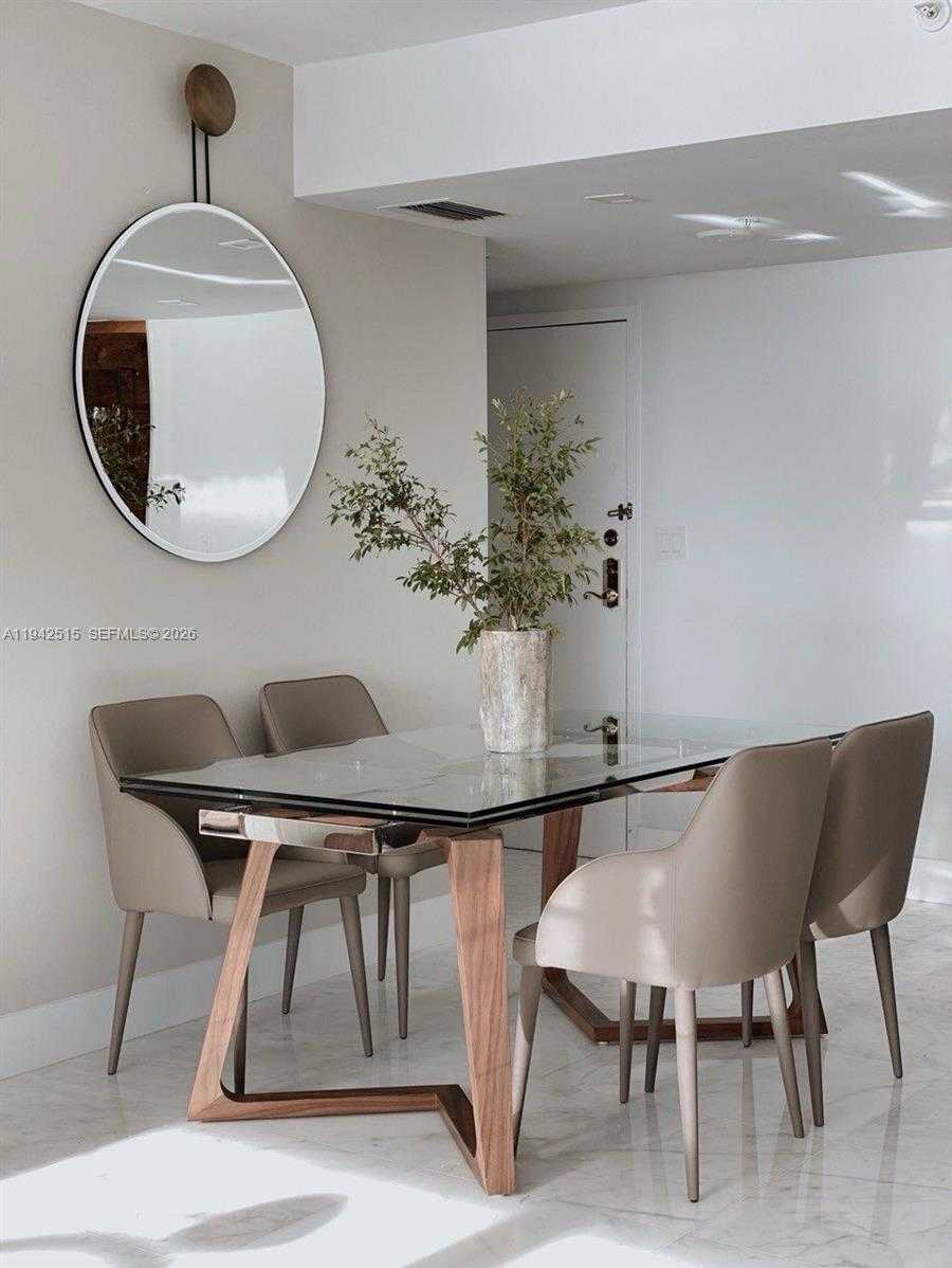 Small Image of 800 CLAUGHTON ISLAND DR #2002, Miami Number 5