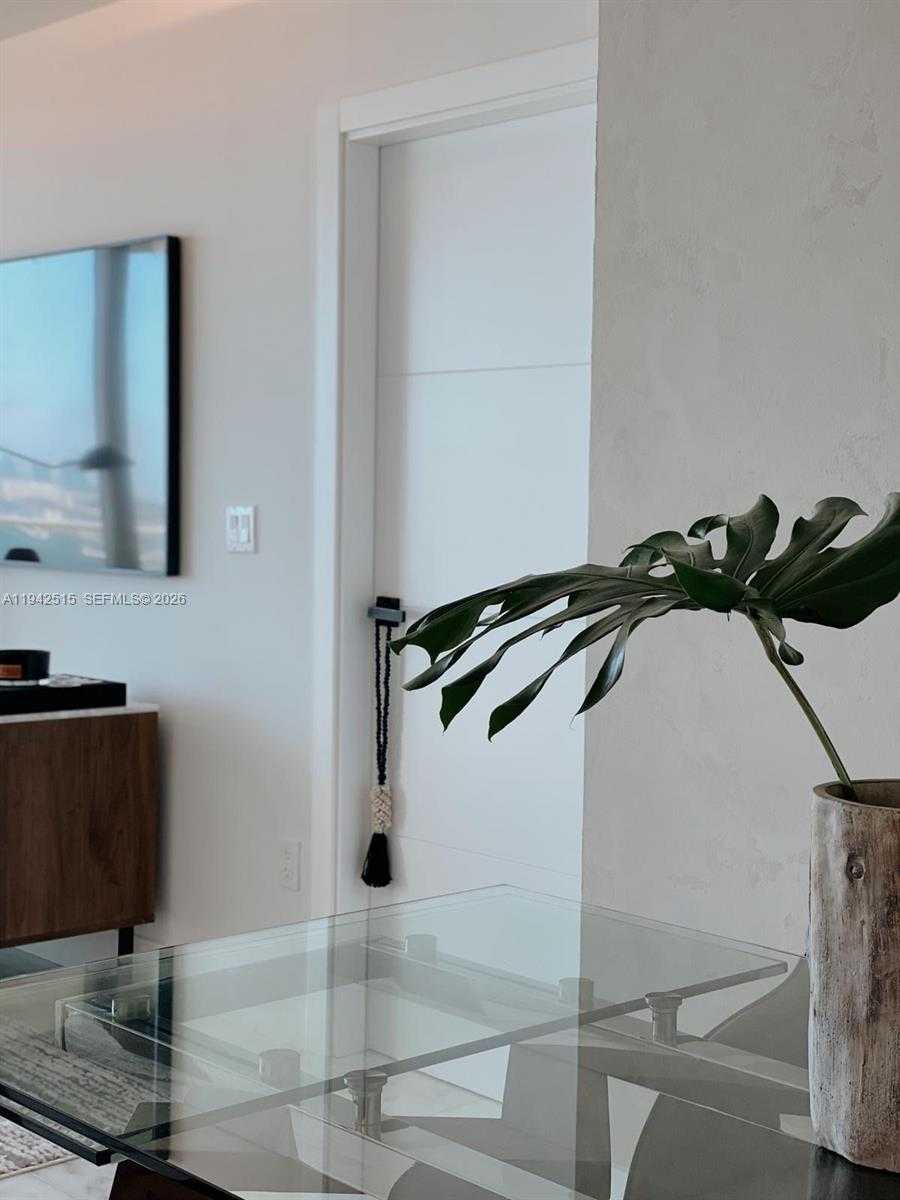 Small Image of 800 CLAUGHTON ISLAND DR #2002, Miami Number 6