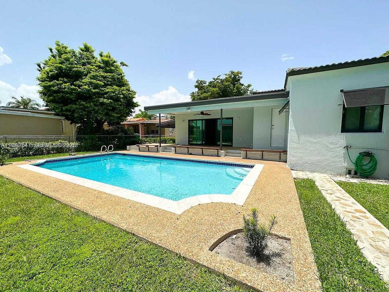 Small Image of 3050 SOUTH WEST 21ST ST, Miami Number 10