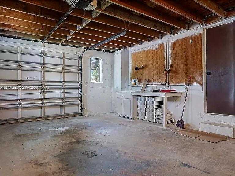 Small Image of 3050 SOUTH WEST 21ST ST, Miami Number 17