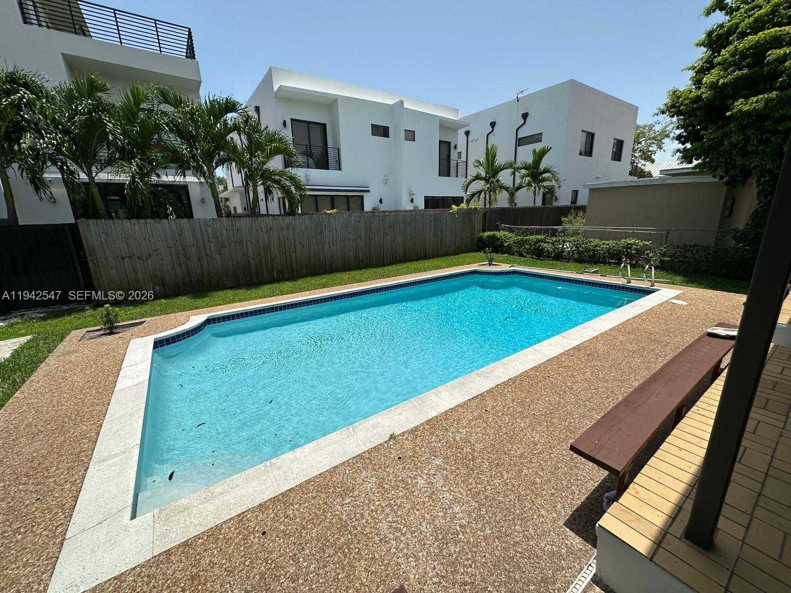 Small Image of 3050 SOUTH WEST 21ST ST, Miami Number 32