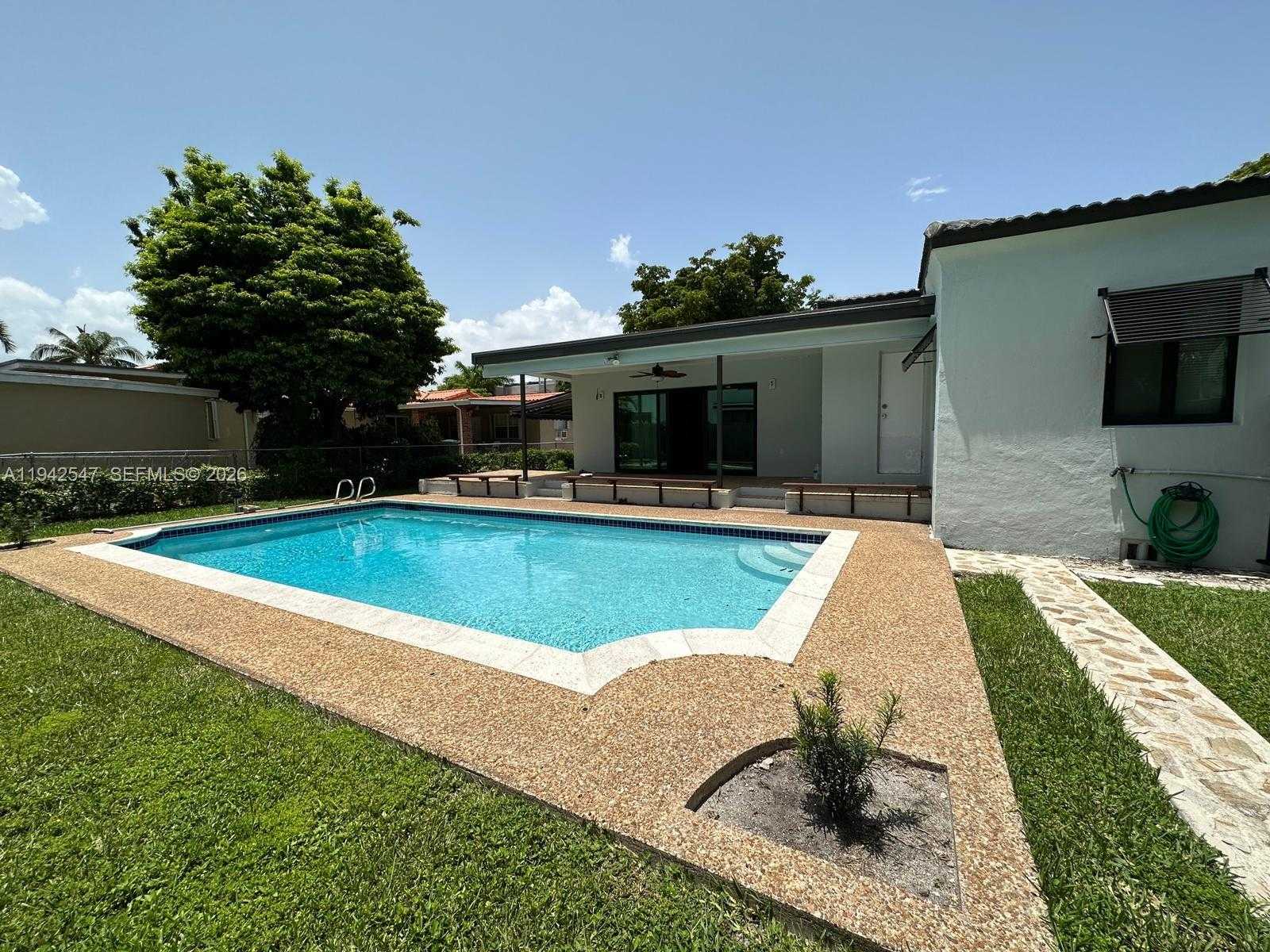 Small Image of 3050 SOUTH WEST 21ST ST, Miami Number 36