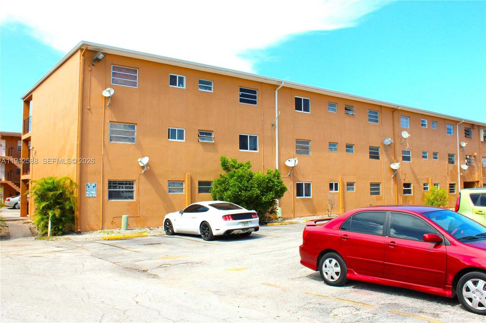 Small Image of 1280 WEST 54TH ST #308B, Hialeah Number 14