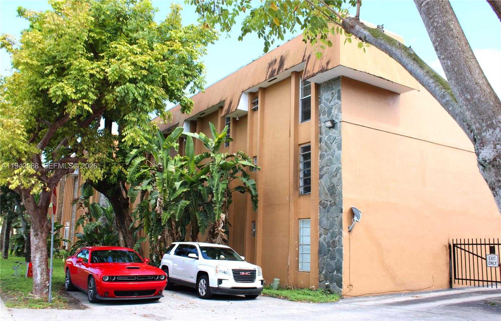 Small Image of 1280 WEST 54TH ST #308B, Hialeah Number 2