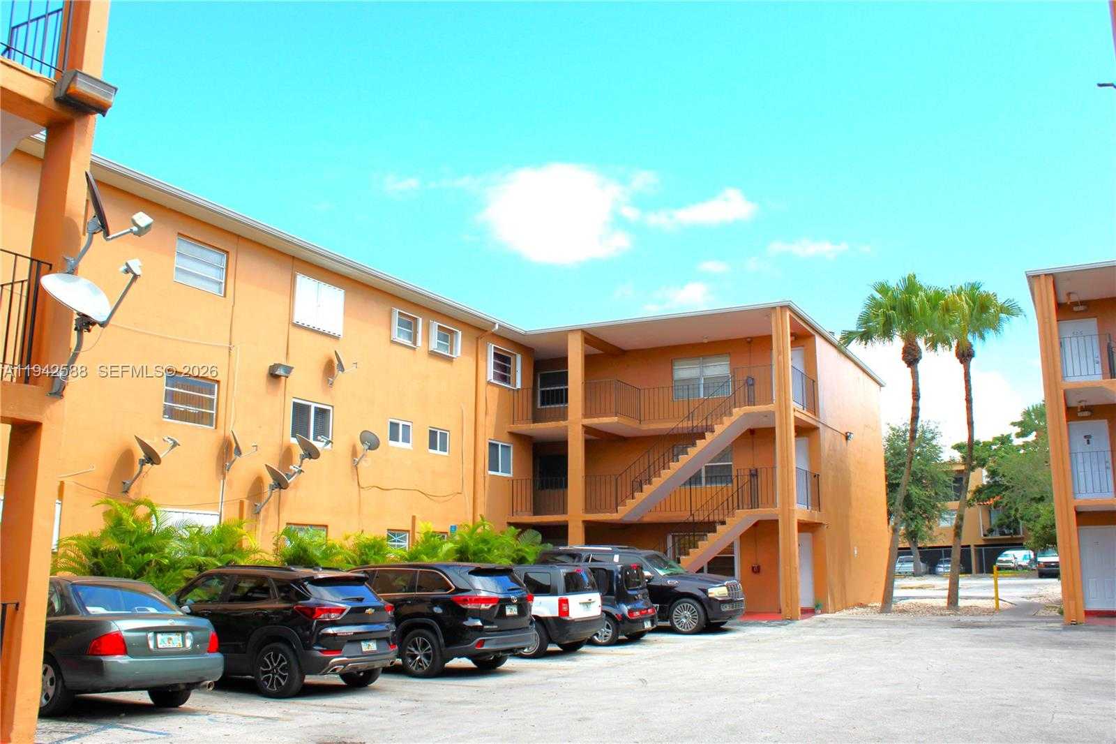 Small Image of 1280 WEST 54TH ST #308B, Hialeah Number 4