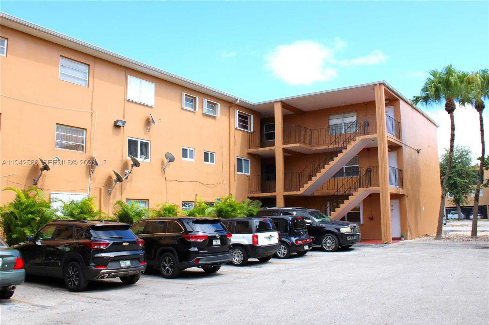 Small Image of 1280 WEST 54TH ST #308B, Hialeah Number 7