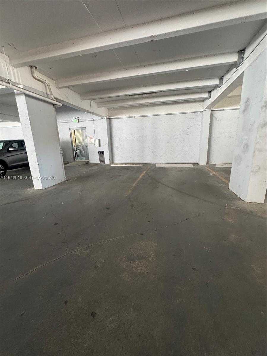 Small Image of 6900 BAY DR #6D, Miami Beach Number 10