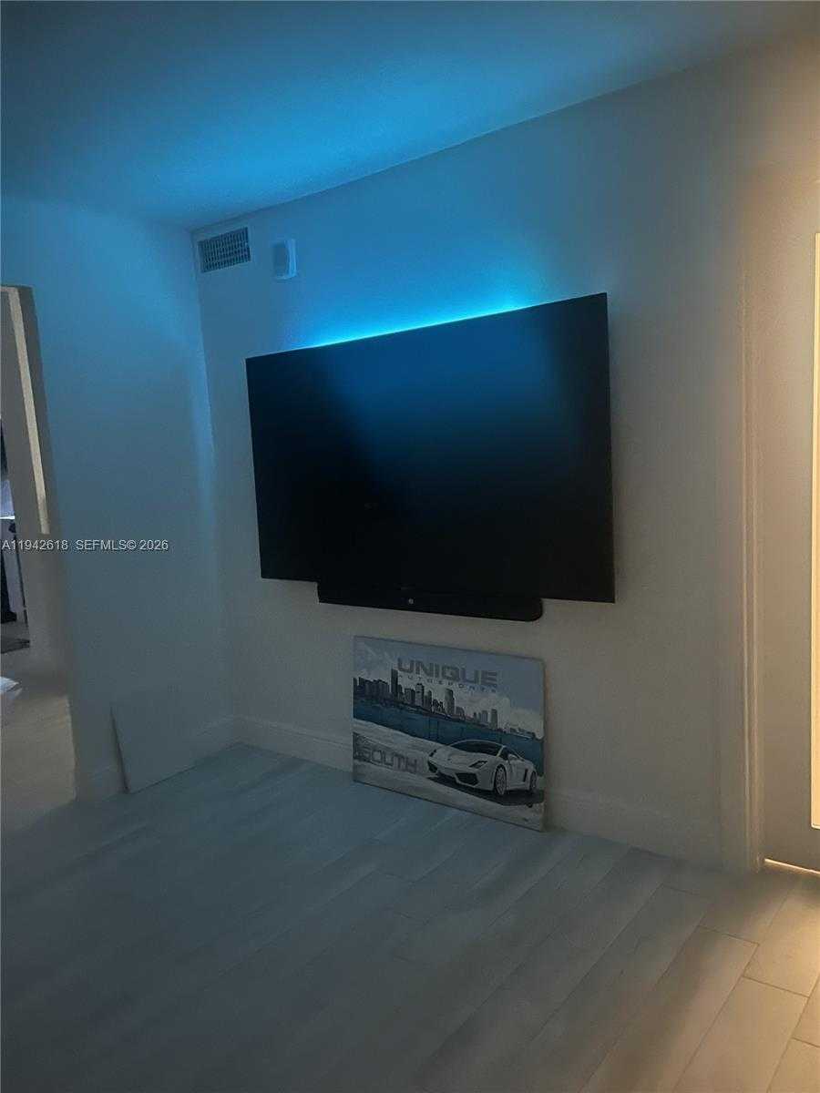 Small Image of 6900 BAY DR #6D, Miami Beach Number 12