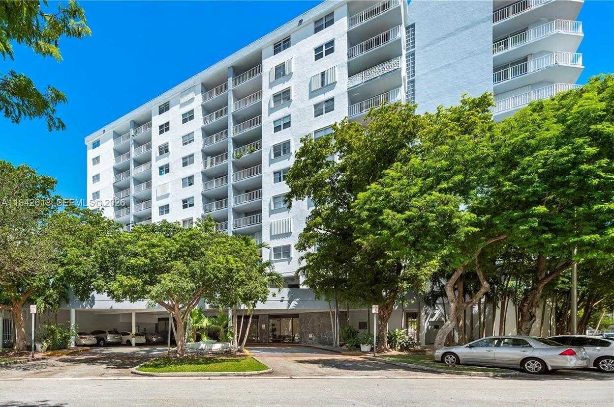 Small Image of 6900 BAY DR #6D, Miami Beach Number 17