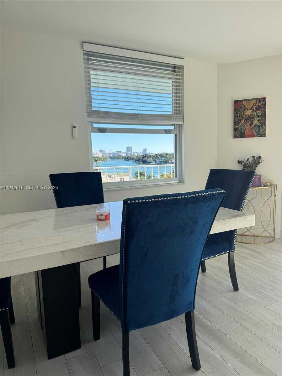 Small Image of 6900 BAY DR #6D, Miami Beach Number 4