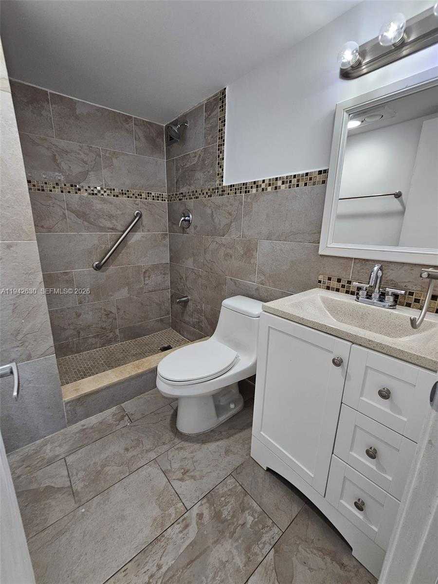 Small Image of 7135 COLLINS AVE #1011, Miami Beach Number 13