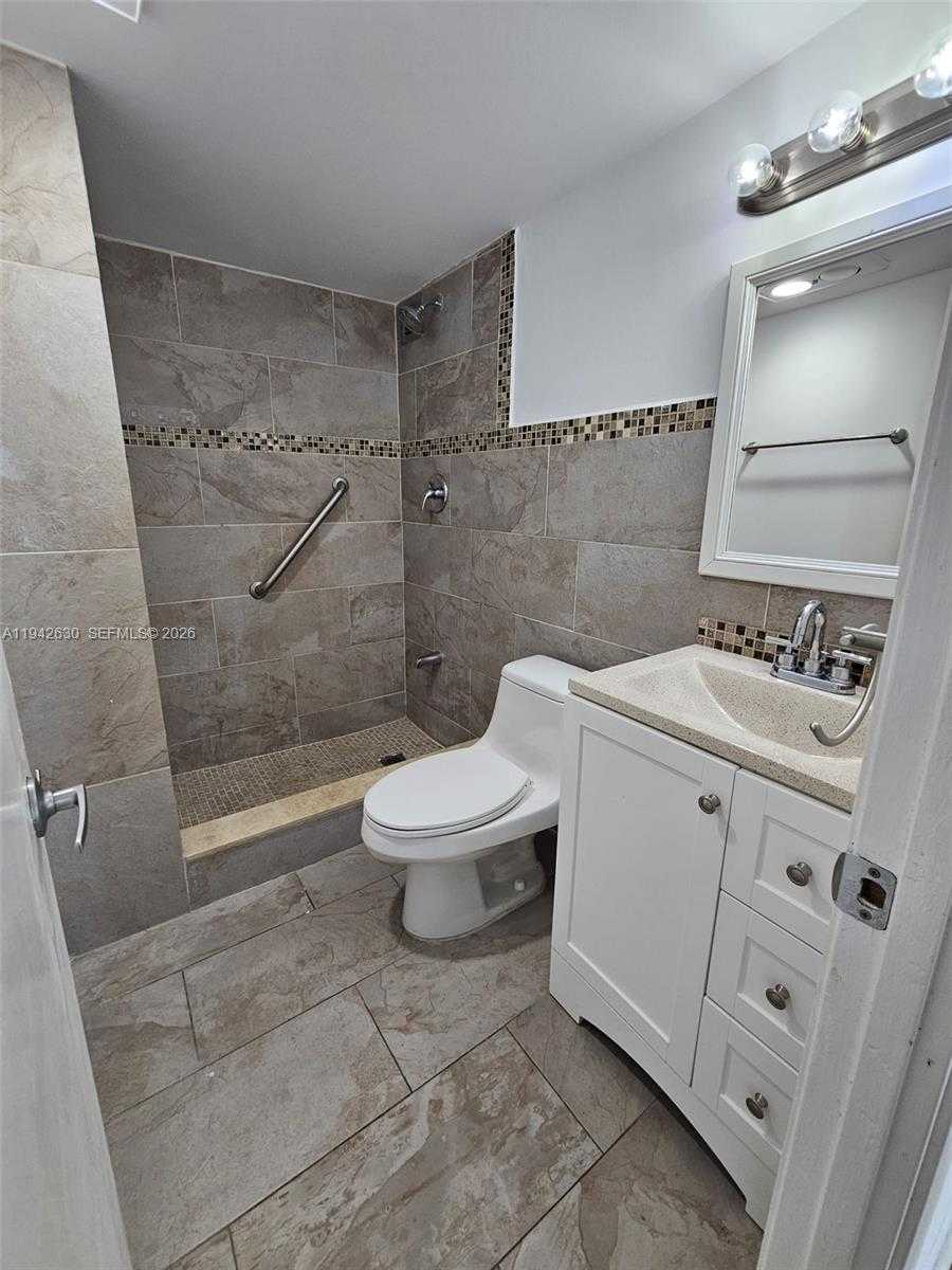 Small Image of 7135 COLLINS AVE #1011, Miami Beach Number 14