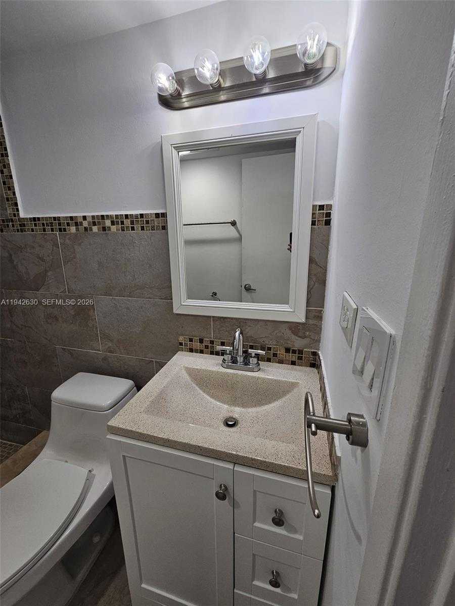 Small Image of 7135 COLLINS AVE #1011, Miami Beach Number 17