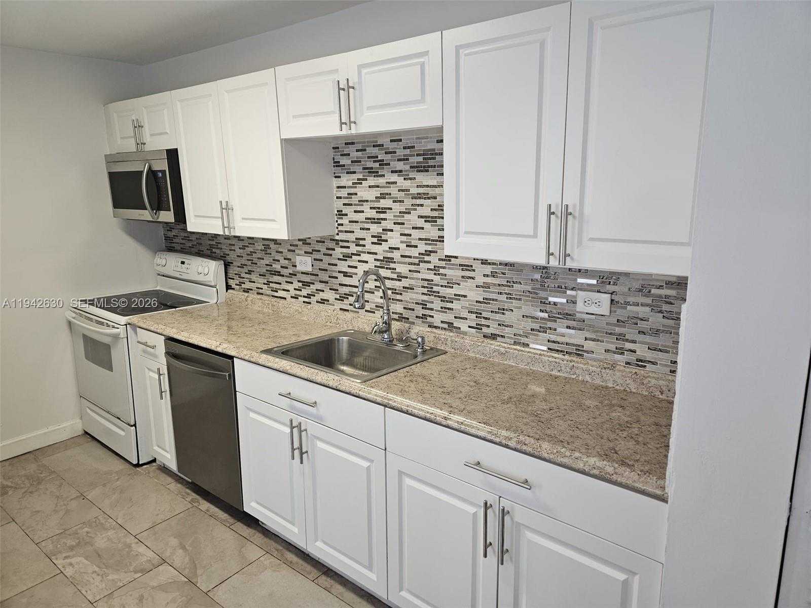 Small Image of 7135 COLLINS AVE #1011, Miami Beach Number 2