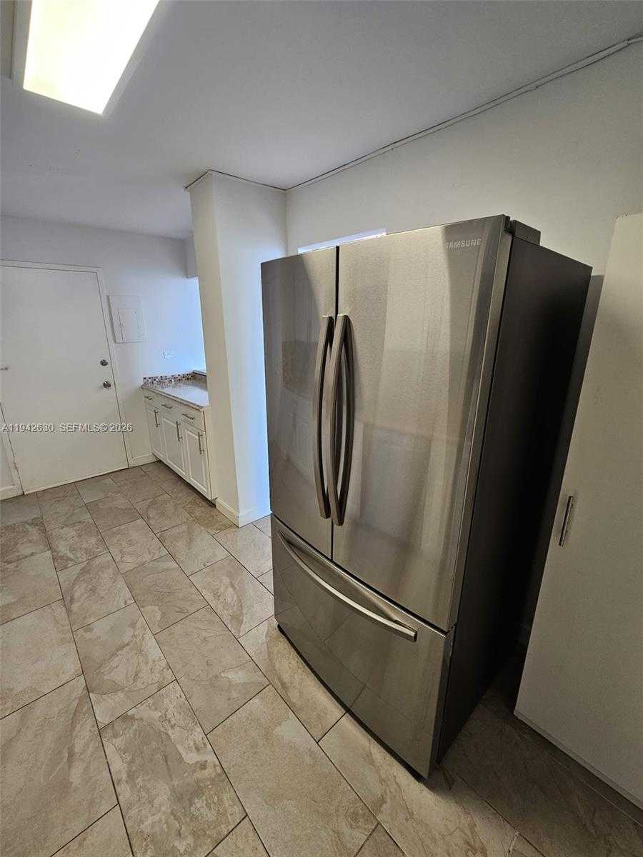 Small Image of 7135 COLLINS AVE #1011, Miami Beach Number 3