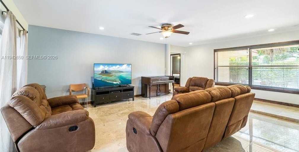 Small Image of 601 NORTH 44TH AVE, Hollywood Number 10