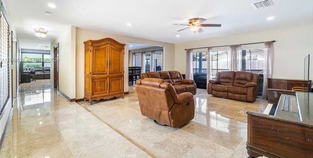 Small Image of 601 NORTH 44TH AVE, Hollywood Number 11