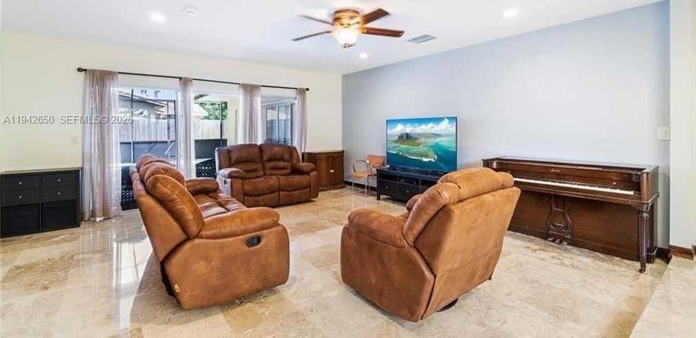 Small Image of 601 NORTH 44TH AVE, Hollywood Number 12