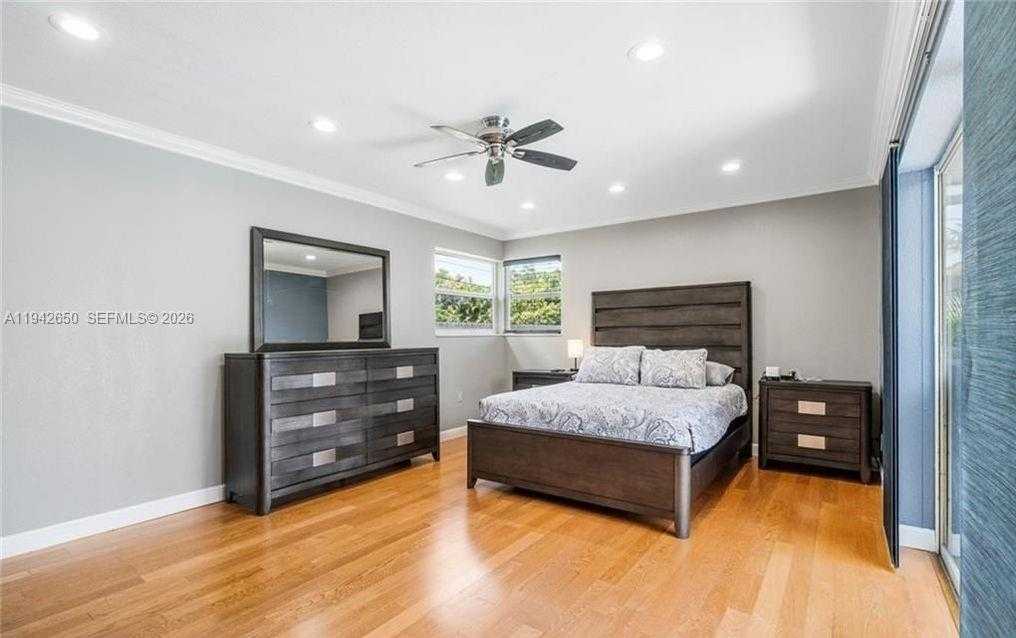 Small Image of 601 NORTH 44TH AVE, Hollywood Number 24