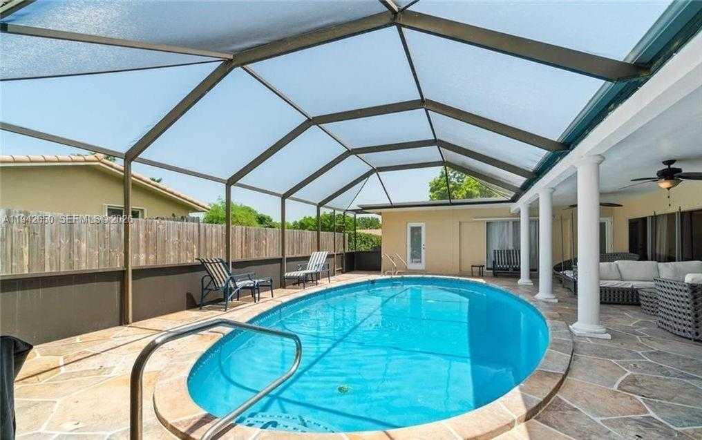 Small Image of 601 NORTH 44TH AVE, Hollywood Number 4