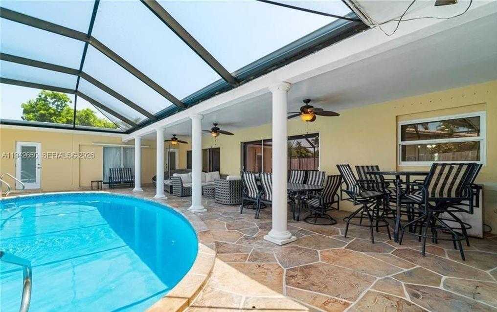 Small Image of 601 NORTH 44TH AVE, Hollywood Number 5