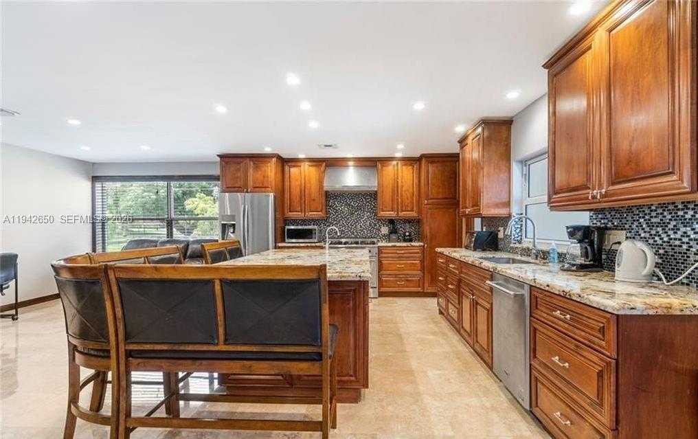 Small Image of 601 NORTH 44TH AVE, Hollywood Number 8