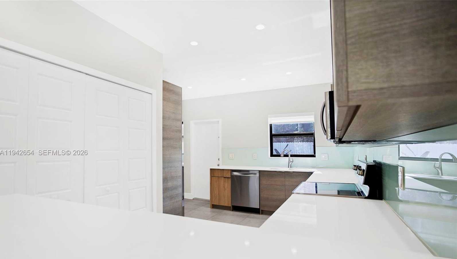 Small Image of 1744 SOUTH WEST 22ND TER, Miami Number 16