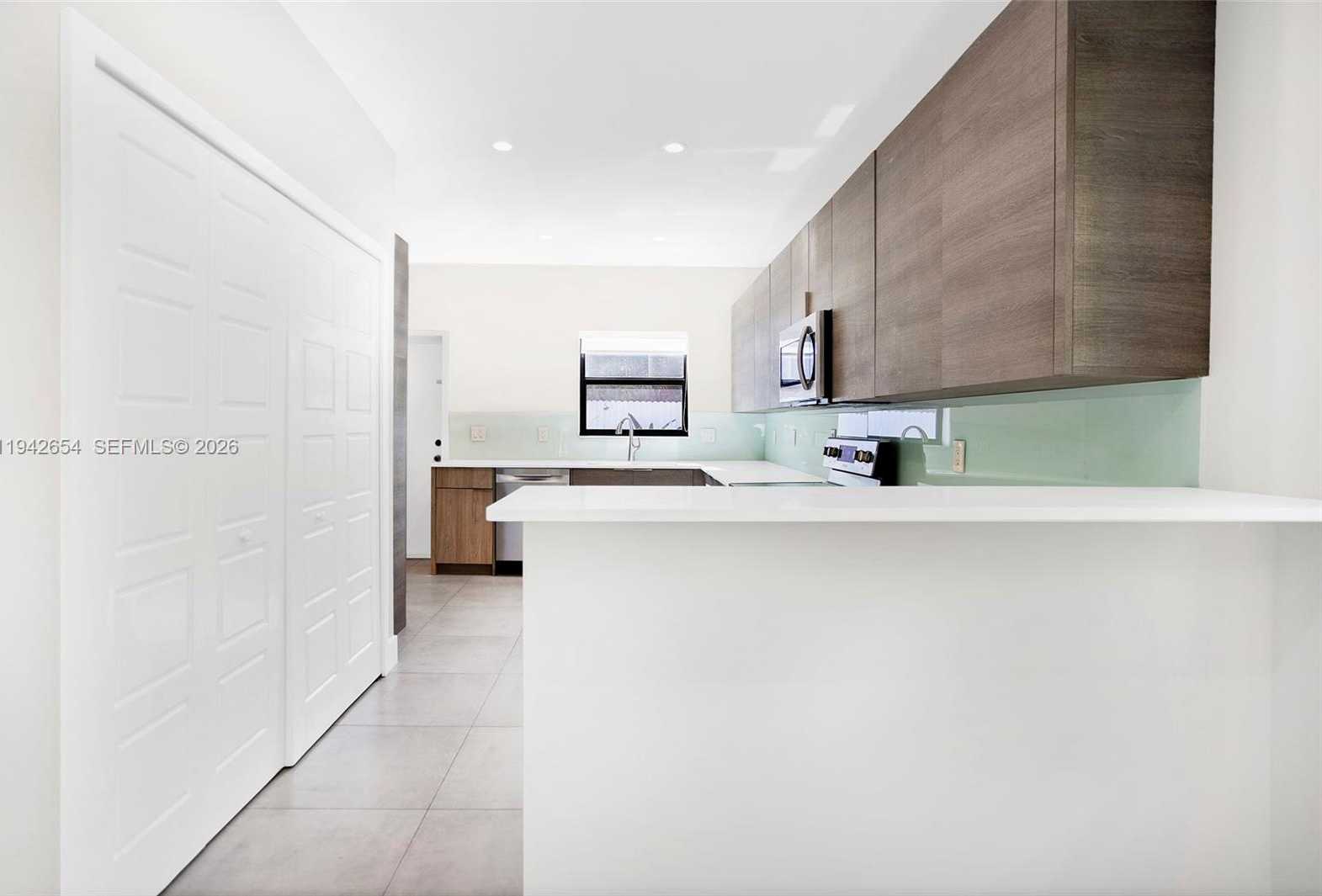 Small Image of 1744 SOUTH WEST 22ND TER, Miami Number 17