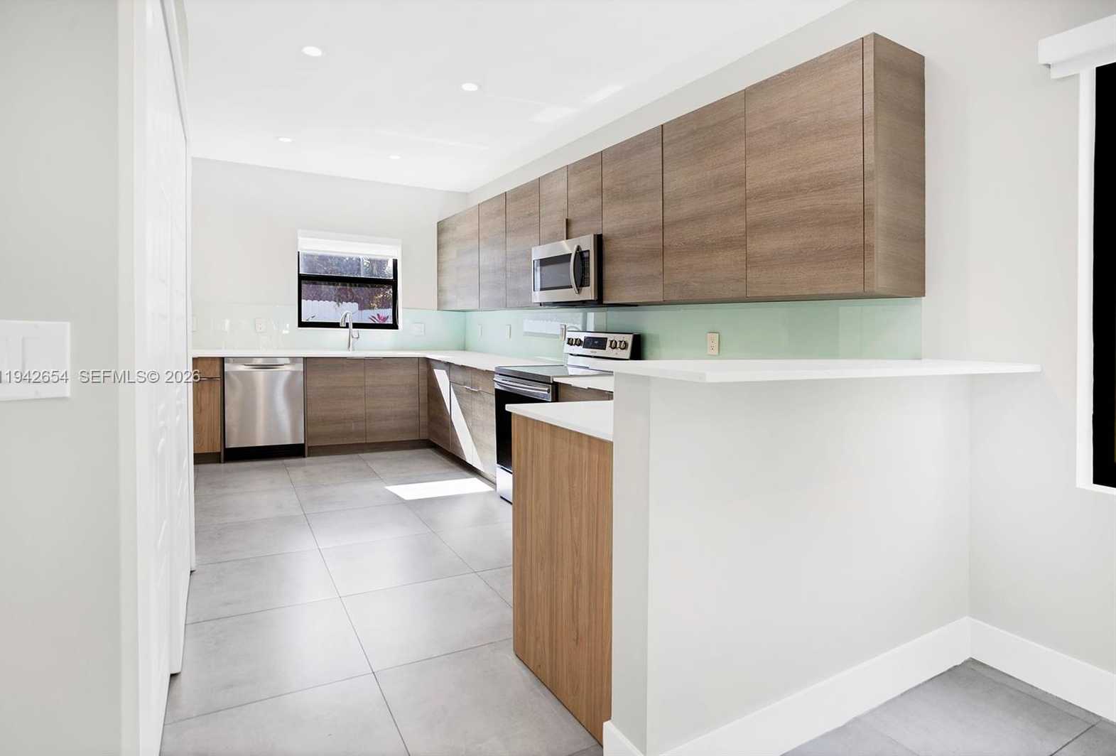 Small Image of 1744 SOUTH WEST 22ND TER, Miami Number 18