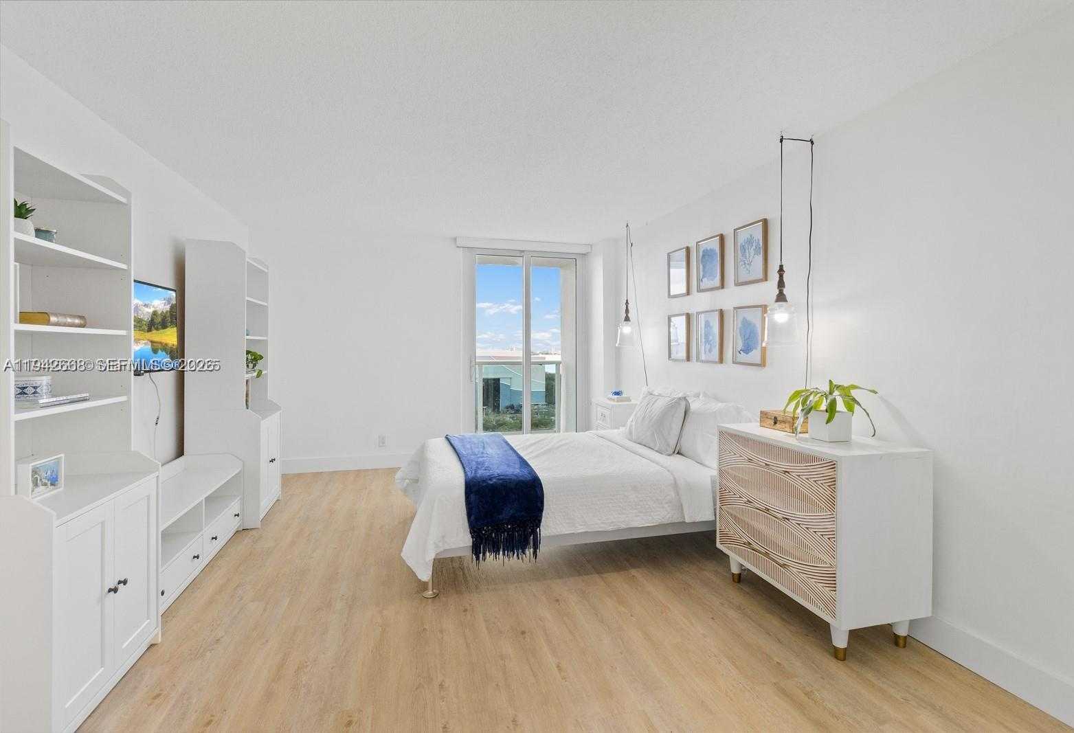 Small Image of 100 BAYVIEW DR #1024, Sunny Isles Beach Number 14