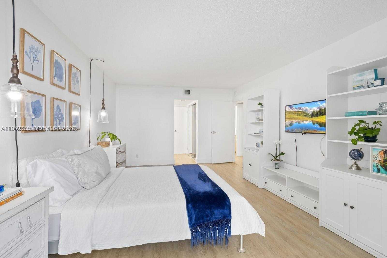 Small Image of 100 BAYVIEW DR #1024, Sunny Isles Beach Number 15
