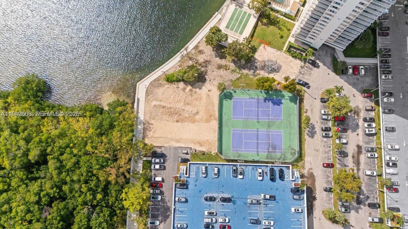Small Image of 100 BAYVIEW DR #1024, Sunny Isles Beach Number 22
