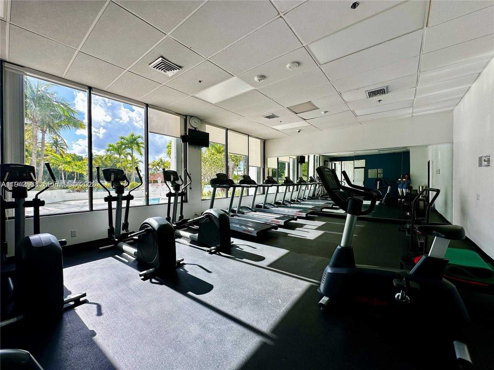 Small Image of 100 BAYVIEW DR #1024, Sunny Isles Beach Number 23