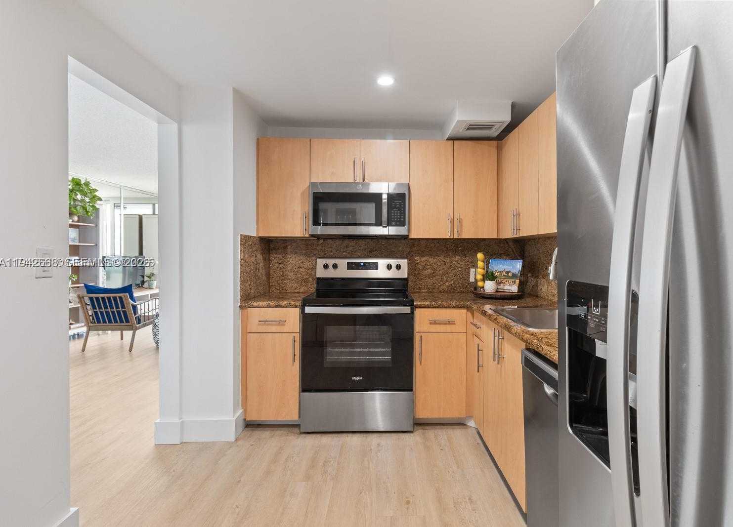 Small Image of 100 BAYVIEW DR #1024, Sunny Isles Beach Number 5