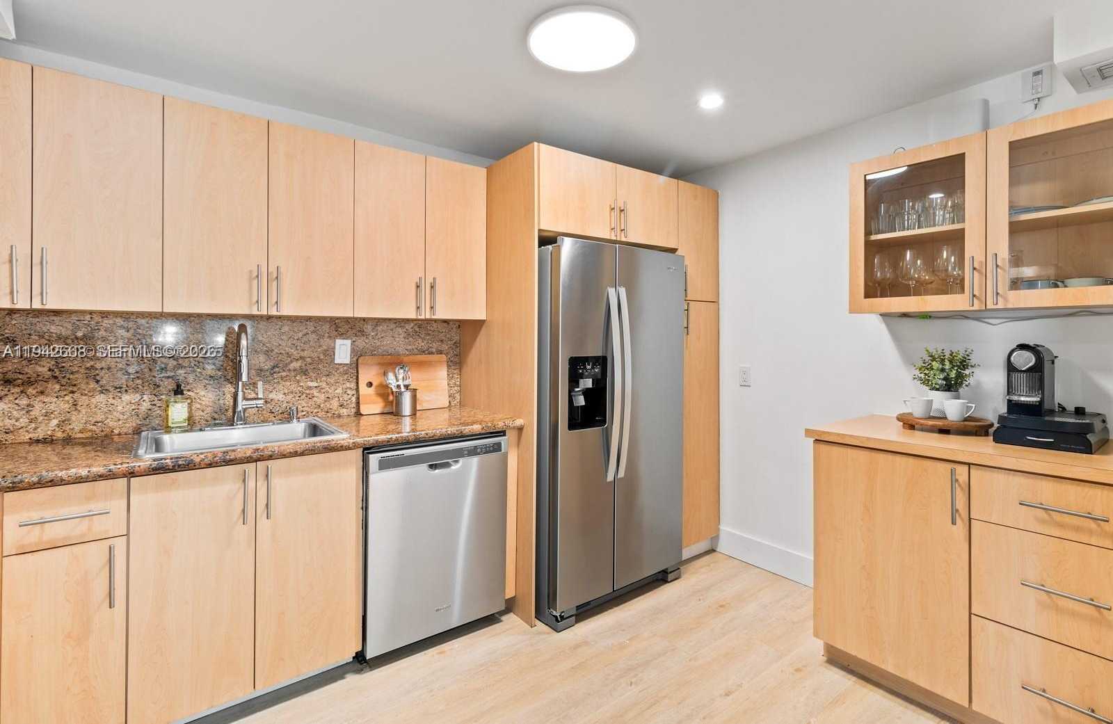 Small Image of 100 BAYVIEW DR #1024, Sunny Isles Beach Number 6