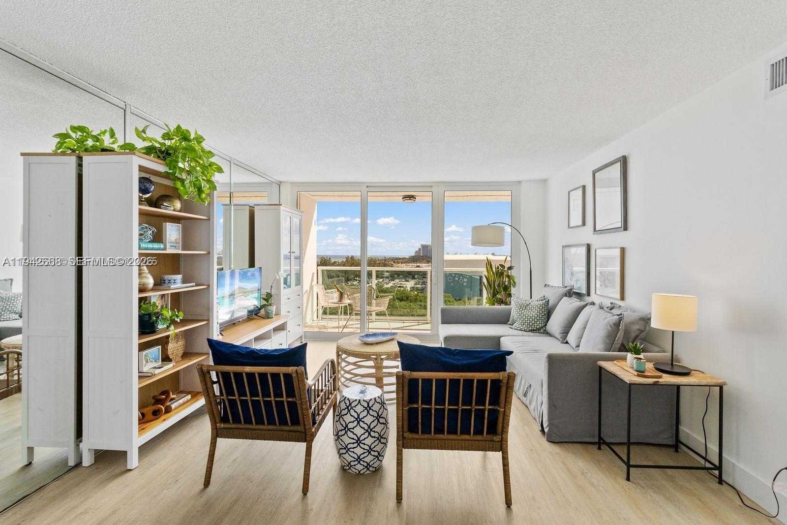 Small Image of 100 BAYVIEW DR #1024, Sunny Isles Beach Number 8
