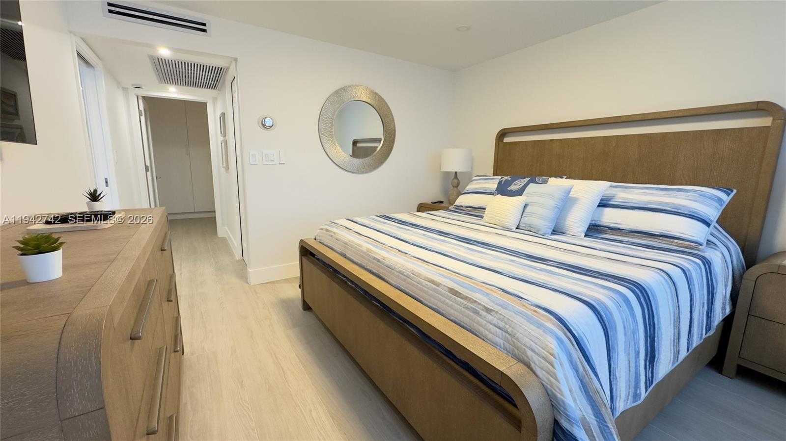 Small Image of 5161 COLLINS AVE #715, Miami Beach Number 14