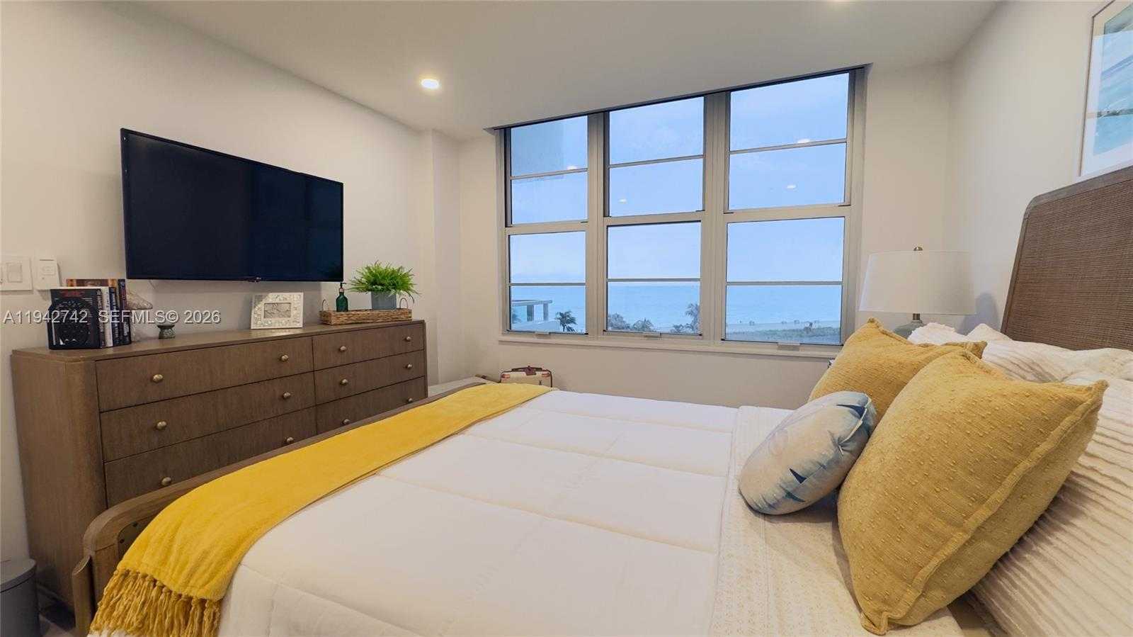 Small Image of 5161 COLLINS AVE #715, Miami Beach Number 16