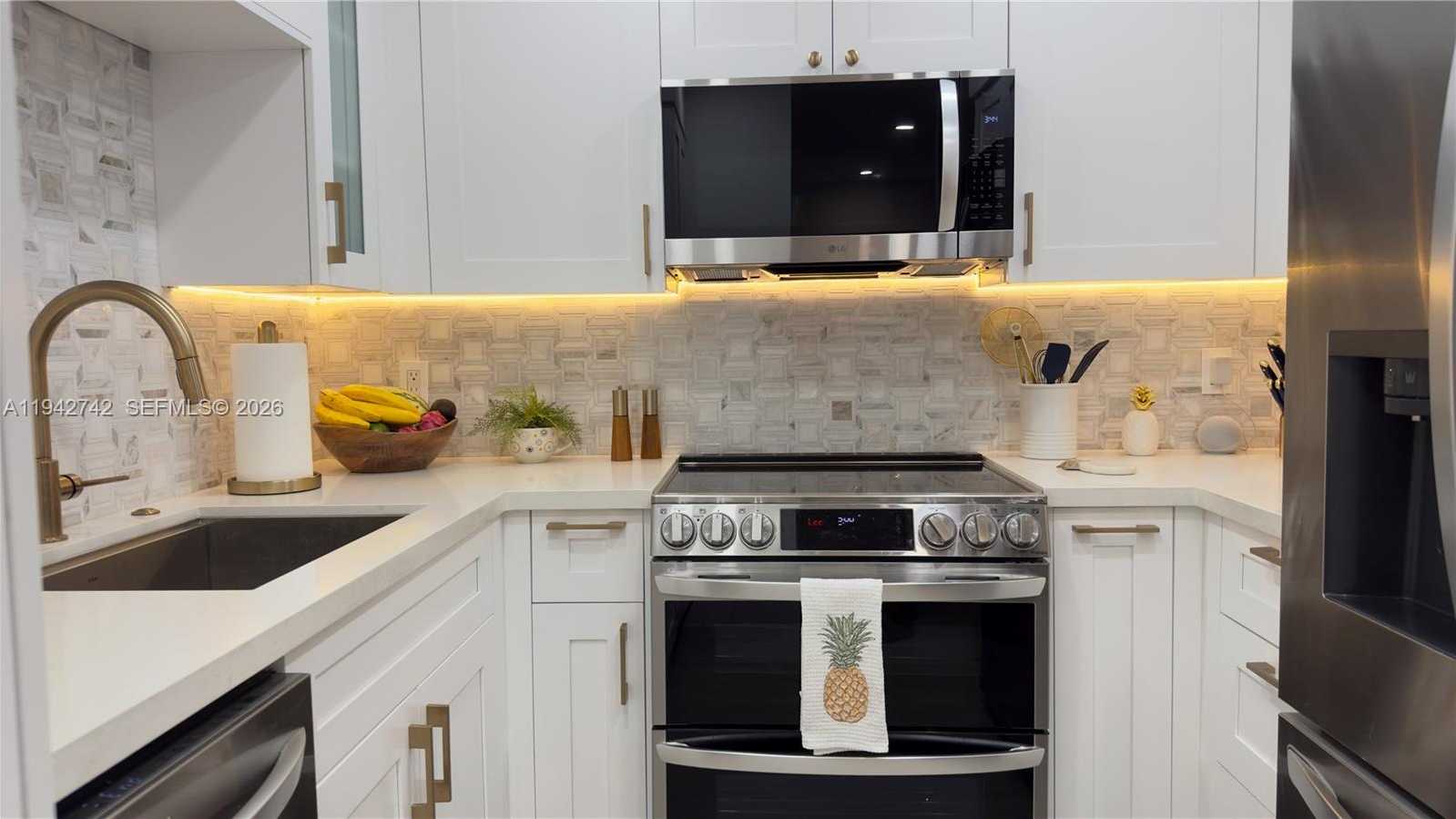 Small Image of 5161 COLLINS AVE #715, Miami Beach Number 2