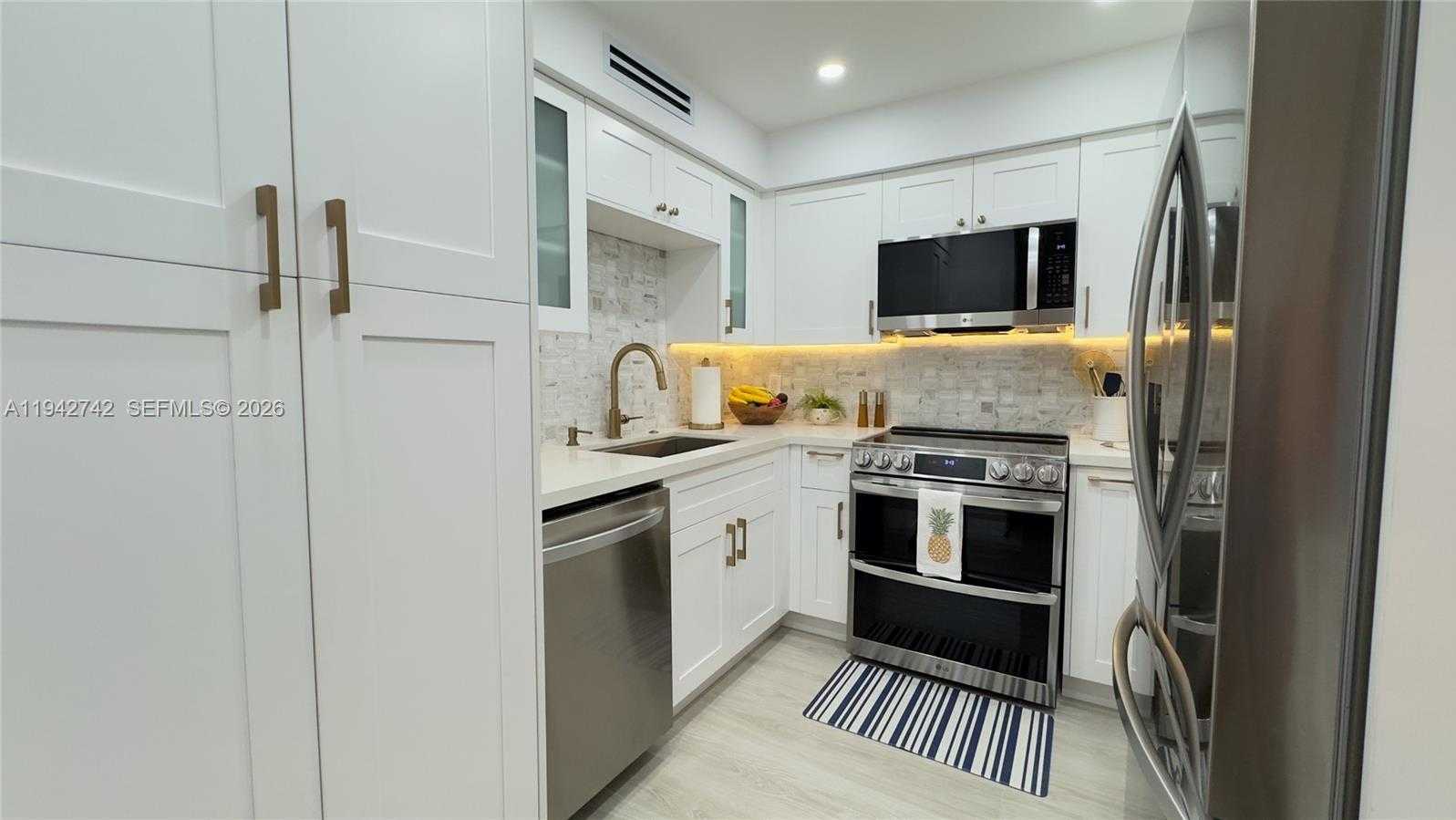 Small Image of 5161 COLLINS AVE #715, Miami Beach Number 3