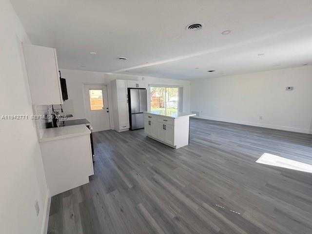 Small Image of 275 NORTH EAST 173, North Miami Beach Number 4