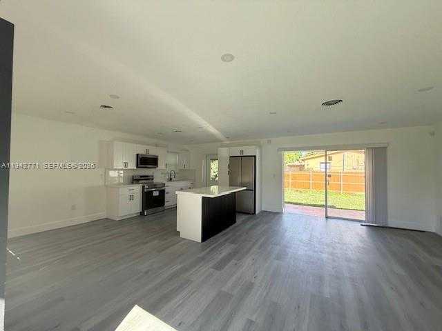 Small Image of 275 NORTH EAST 173, North Miami Beach Number 5