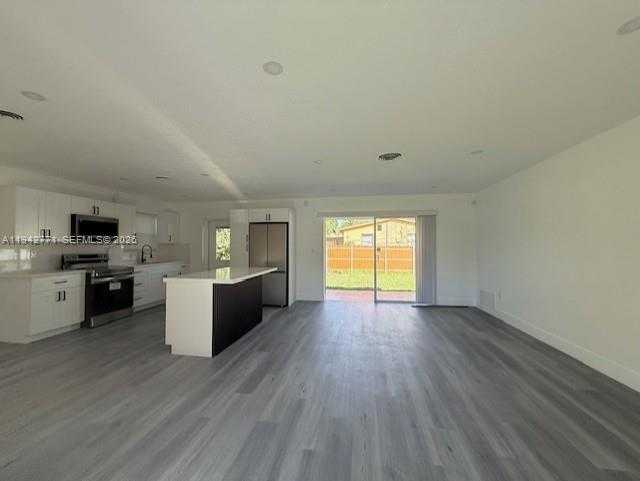 Small Image of 275 NORTH EAST 173, North Miami Beach Number 6
