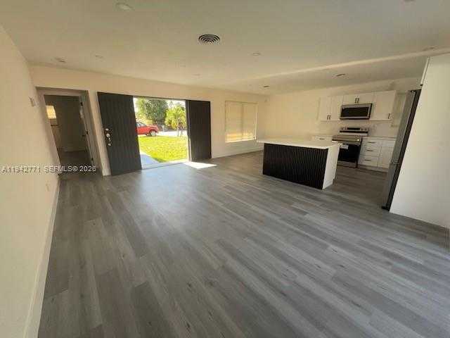 Small Image of 275 NORTH EAST 173, North Miami Beach Number 7