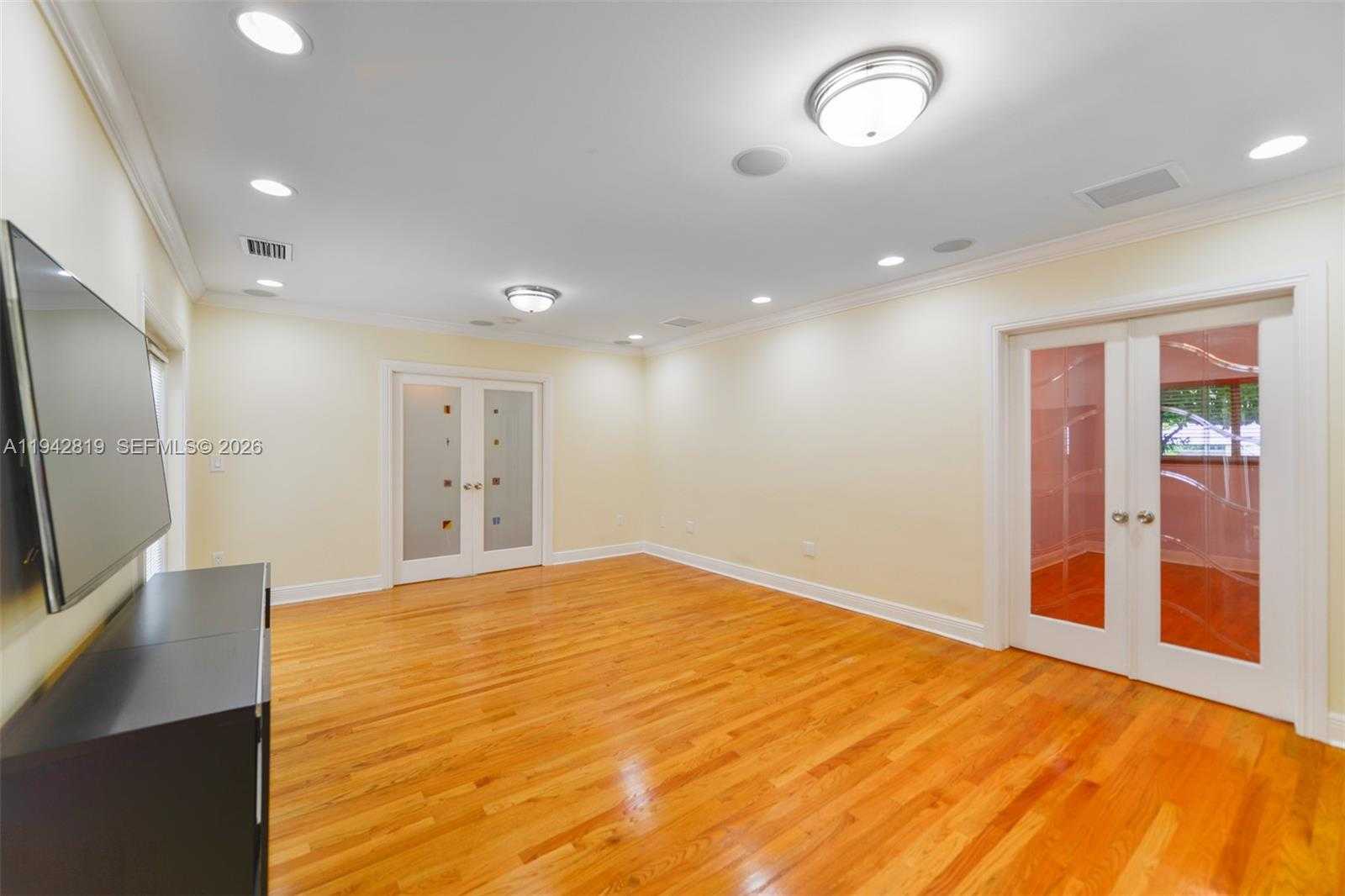 Small Image of 911 MARIANA AVE, Coral Gables Number 11