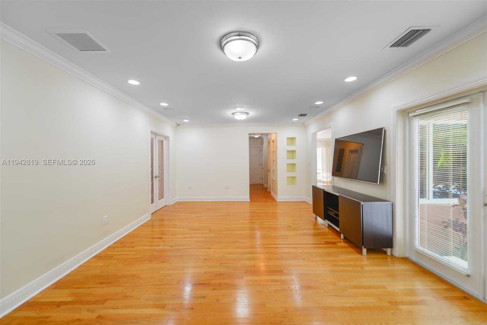 Small Image of 911 MARIANA AVE, Coral Gables Number 14